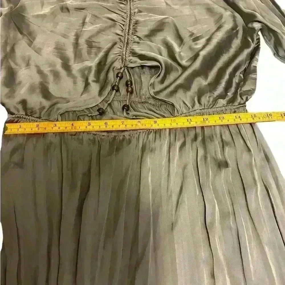 Flowing satin/ wrinkle effect dress with round neck and 
long sleeves. - Picture 3 of 6